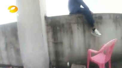 DƬ